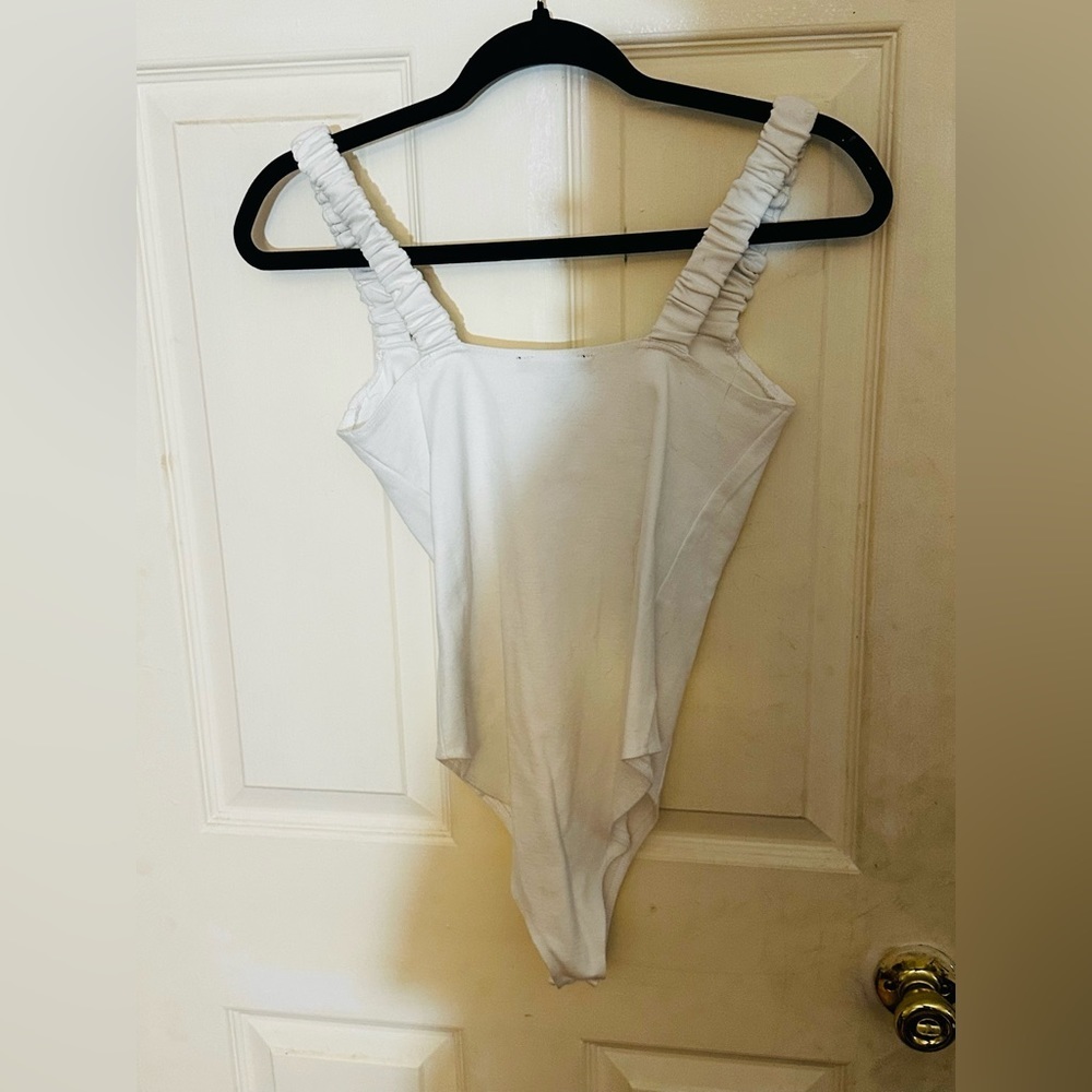 NWT white bodysuit with scrunch tank sleeve corset style size medium - Picture 3 of 5